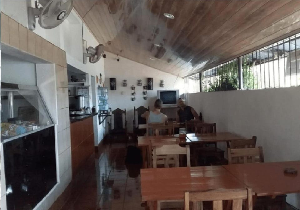 Restaurant/places to eat, Living room, Breakfast