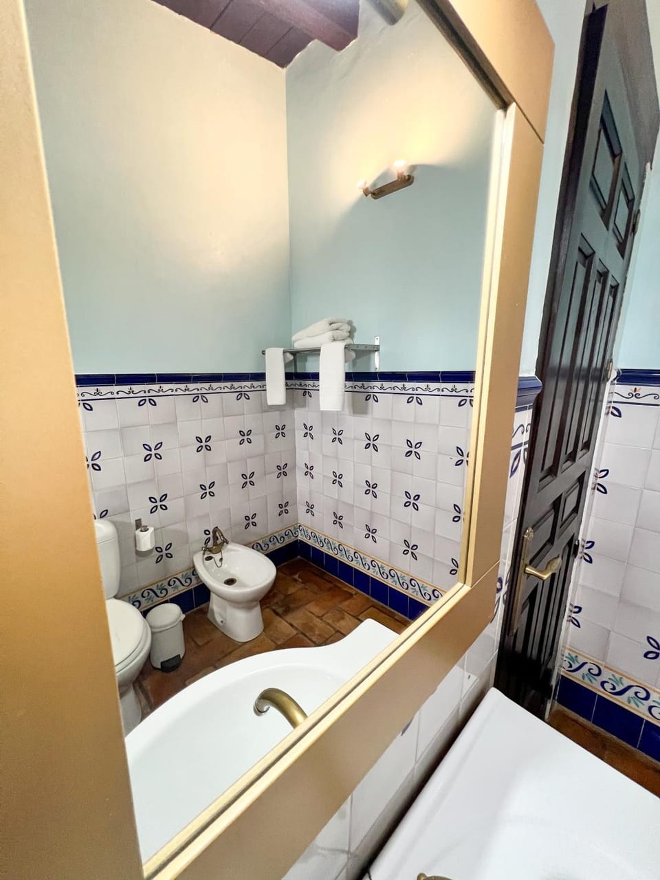 Toilet, Bathroom, towels