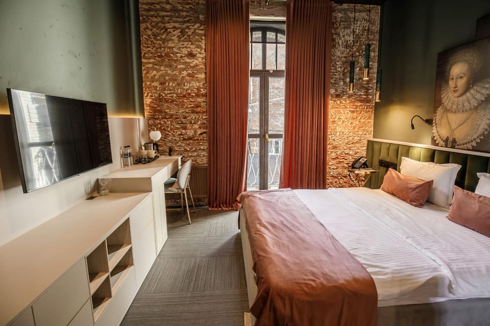 Bed, TV and multimedia, Photo of the whole room, Bedroom, hair dresser