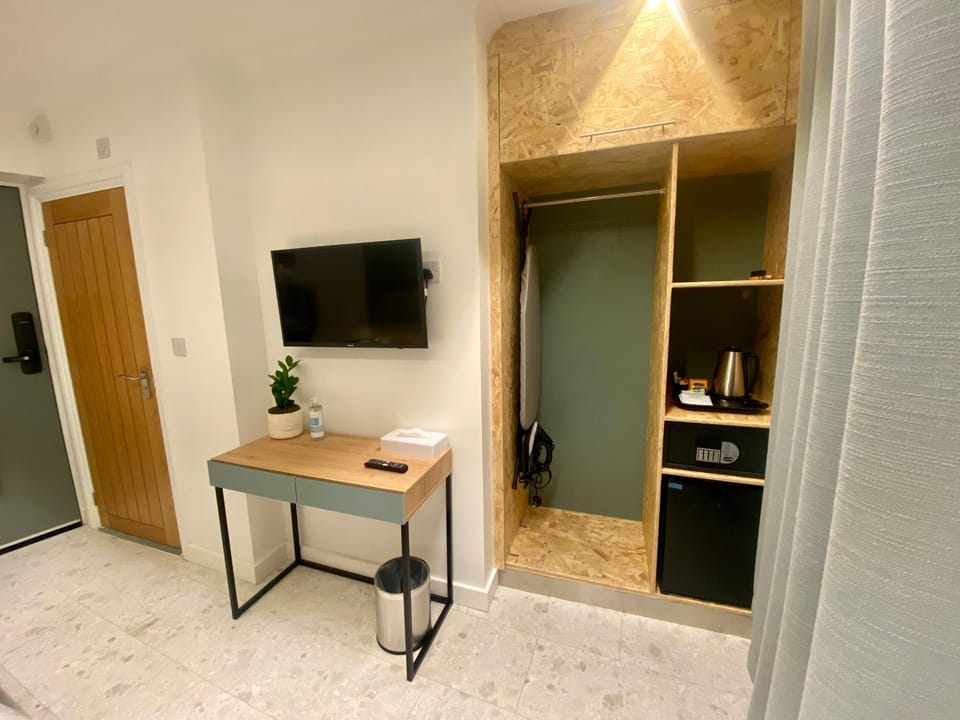 TV and multimedia, Coffee/tea facilities, furniture, locker, safe, wardrobe