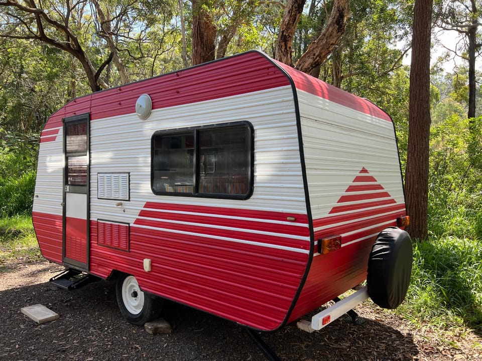 Alice & Elvis, Crescent Head, Retro Caravans with Deck, Bathroom & Outdoor Bath in a Bush Setting near the Beach Campground/ 
RV Resort in Crescent Head