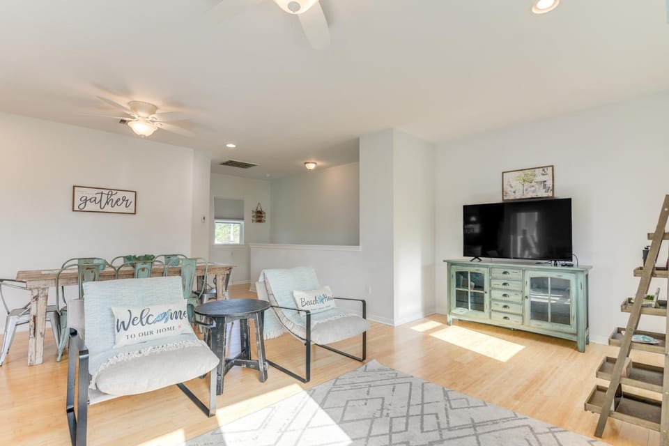 Seabrook Getaway with Balconies and Bay Views! House in Seabrook