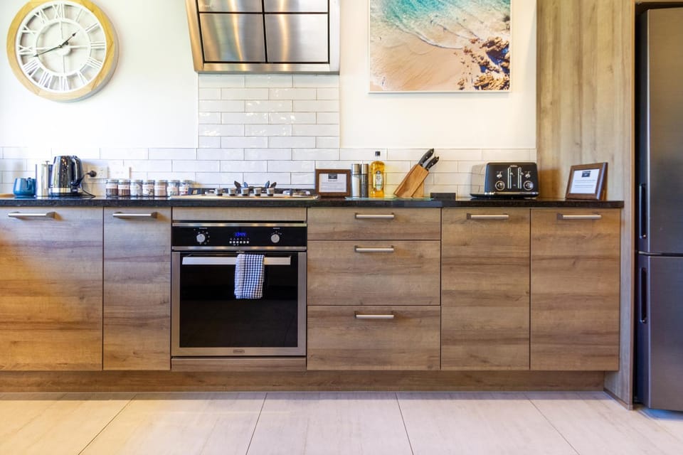Coffee/tea facilities, oven, kitchen