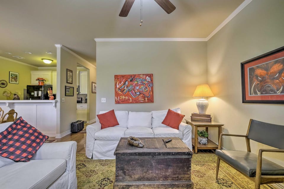 Fayetteville Apt by Univ of Arkansas Campus! House in Fayetteville