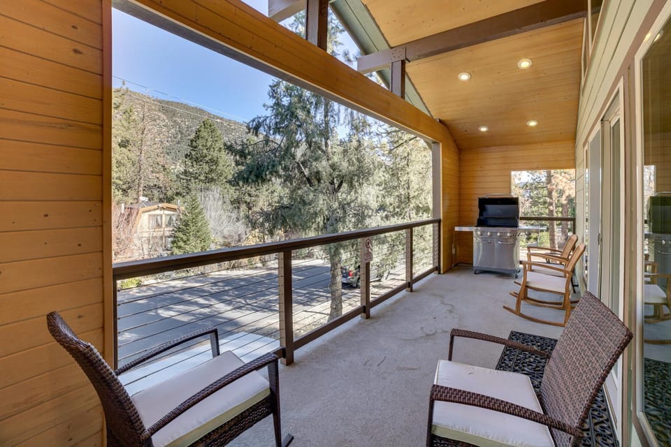 Cozy Pine Mountain Club Cabin w/ Large Deck Cabin in Pine Mountain Club