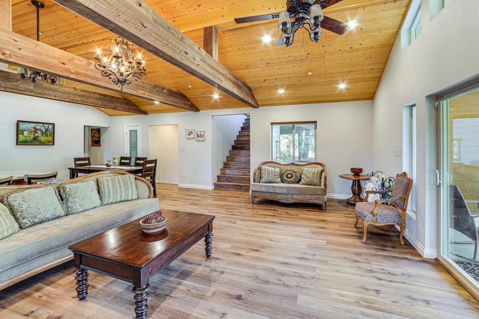 Cozy Pine Mountain Club Cabin w/ Large Deck Cabin in Pine Mountain Club