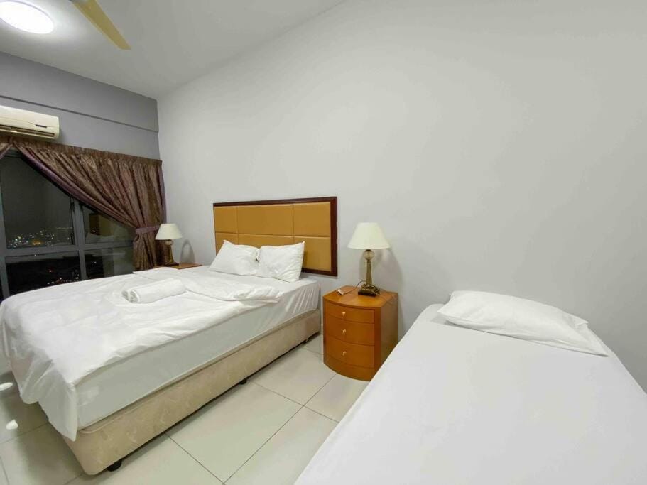 Photo of the whole room, Bedroom