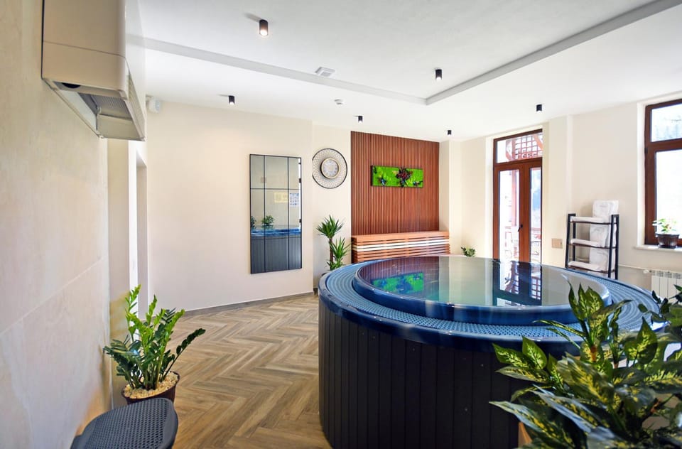 Hot Tub, Spa and wellness centre/facilities