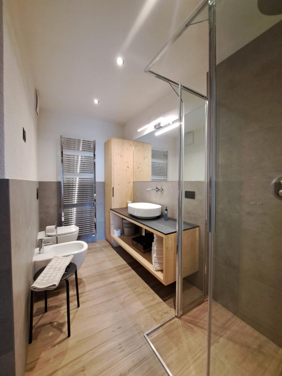 Shower, Bathroom, heating, towels