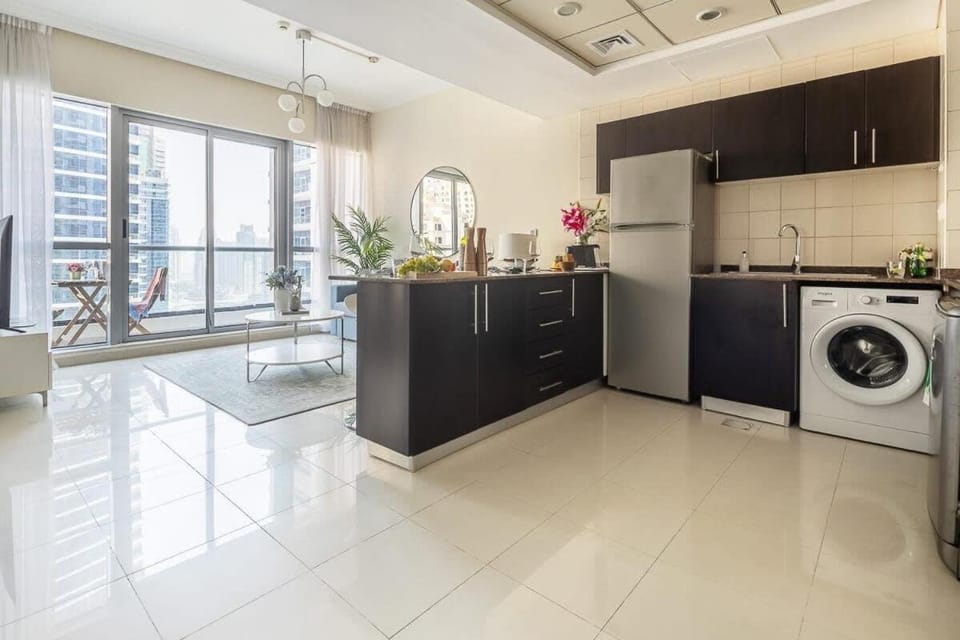 Frank Porter - Bay Central Apartment in Dubai
