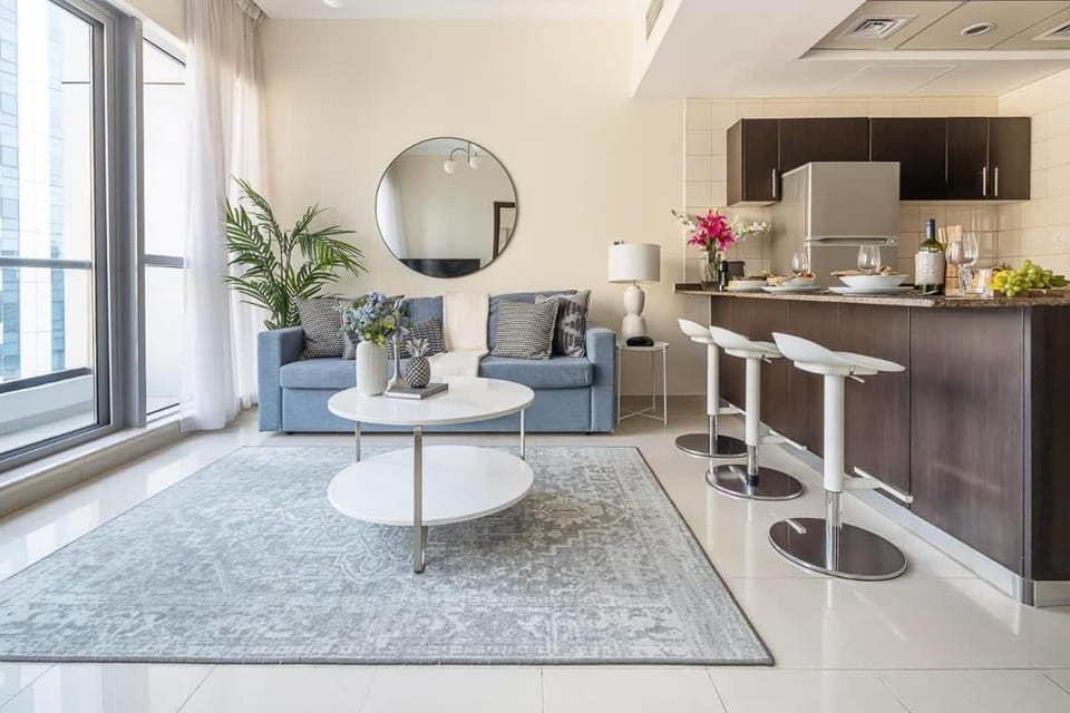 Frank Porter - Bay Central Apartment in Dubai