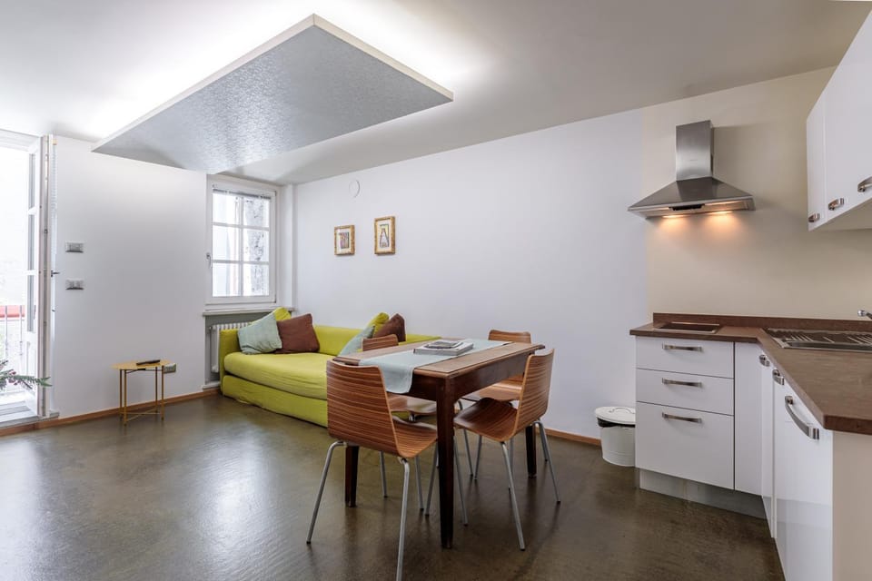 Kitchen or kitchenette, Living room, Seating area, Dining area, pet friendly, stove