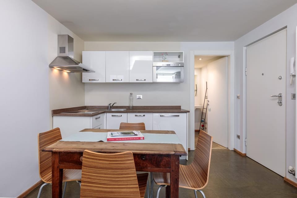 Kitchen or kitchenette, Dining area, pet friendly, stove