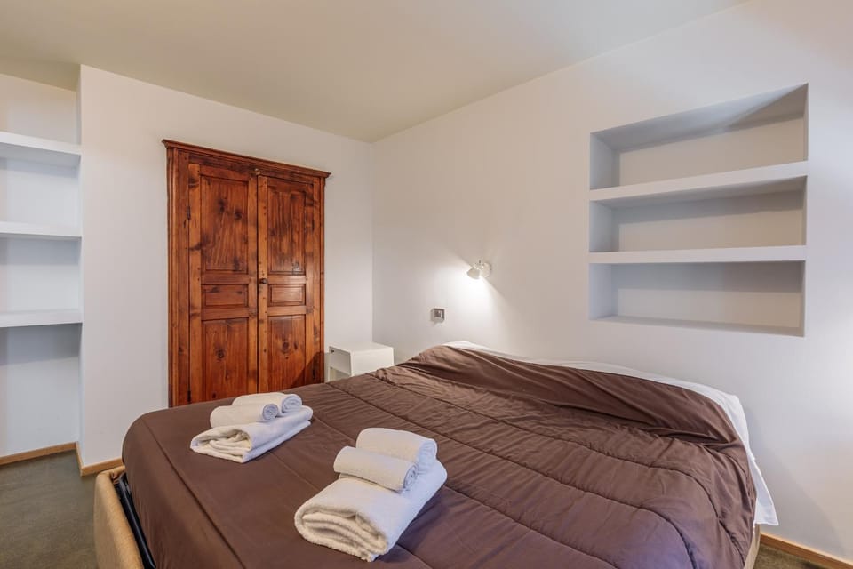Bed, Photo of the whole room, Bedroom, towels, wardrobe