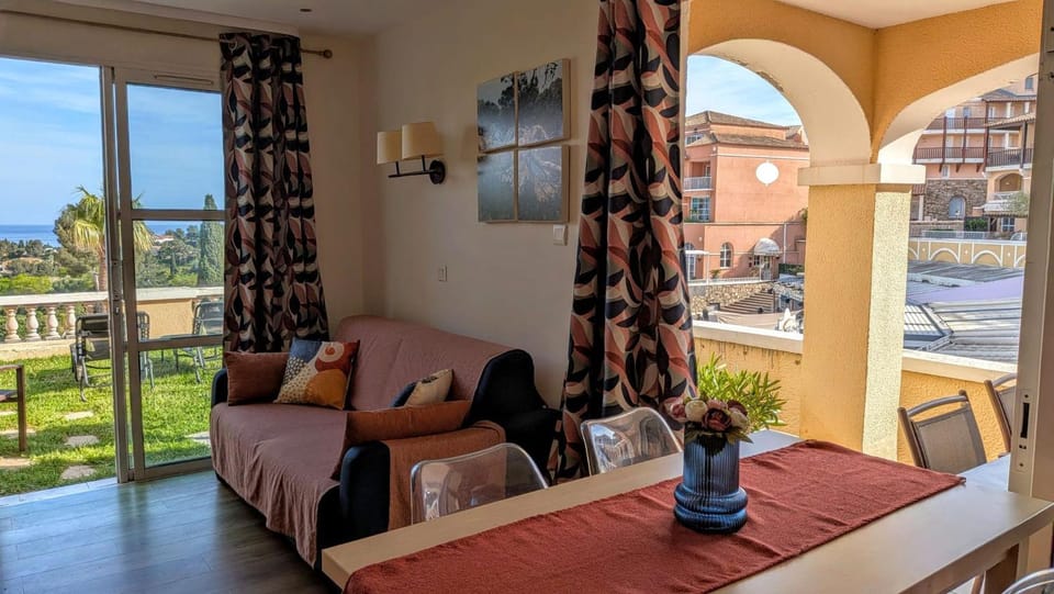 Cap Estérel, 2 pièces, jardin, vue mer et piscine Apartment in Saint-Raphael