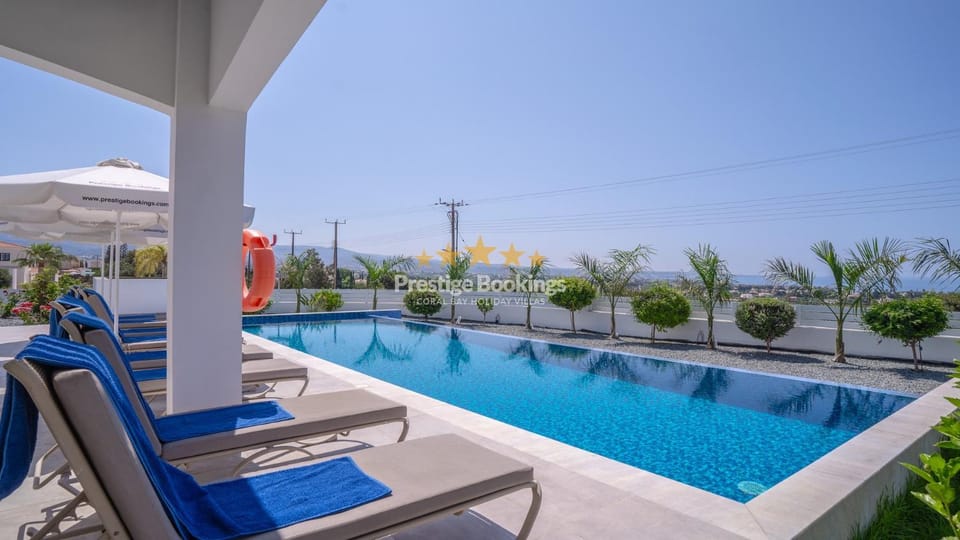 Pool view, Swimming pool, sunbed