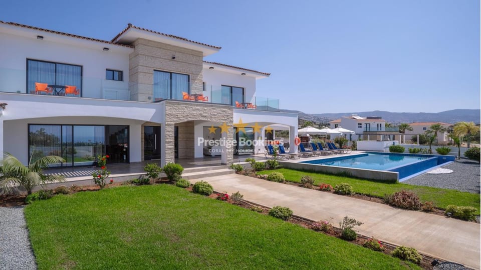 Property building, Garden, Swimming pool