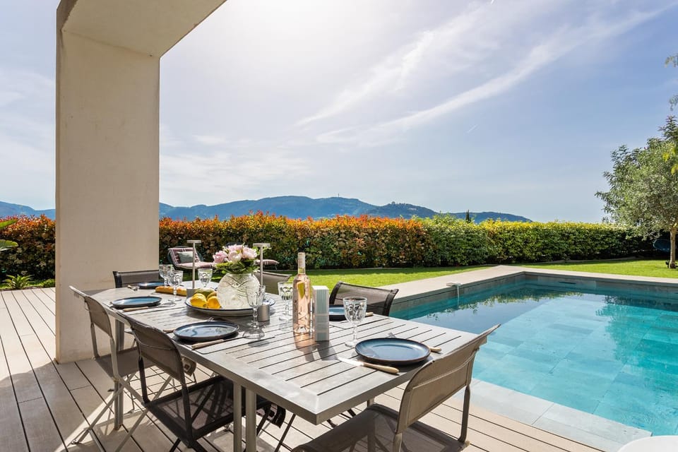 Dining area, Swimming pool