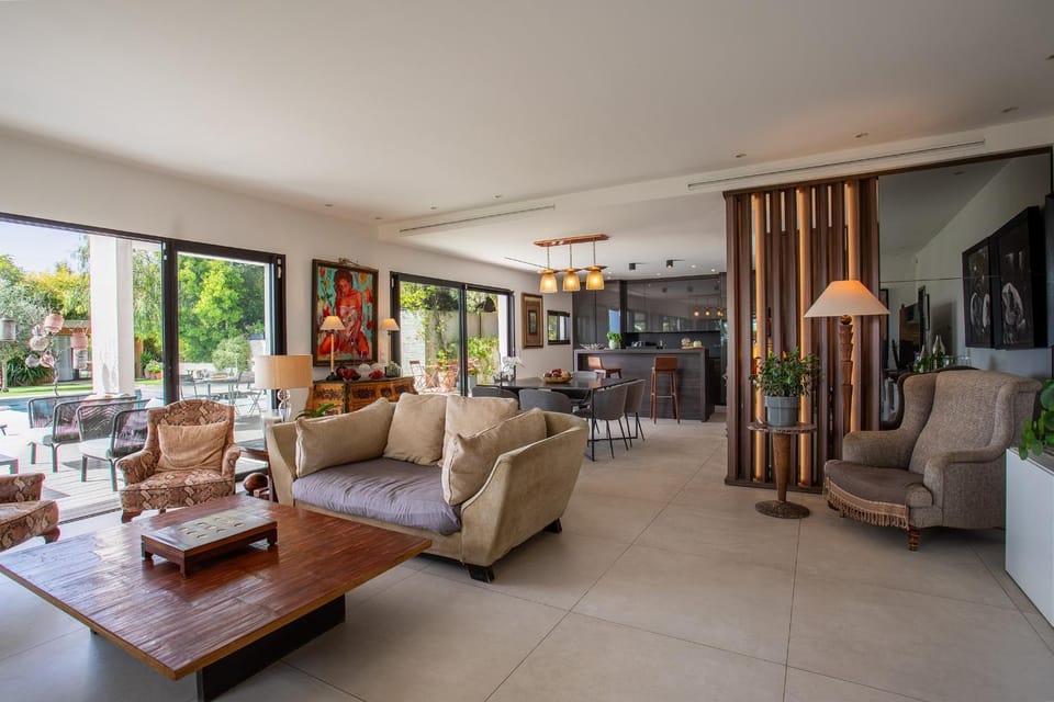 Living room, Dining area