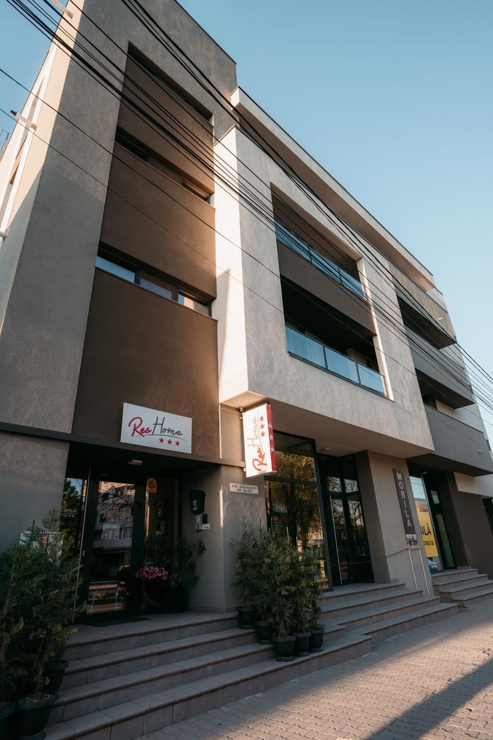 Property building, Facade/entrance, Day