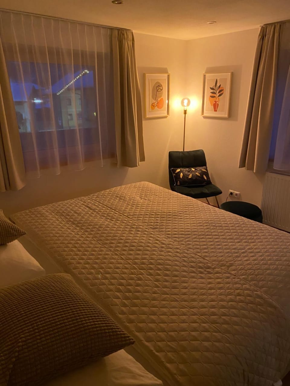Bed, Photo of the whole room, Bedroom