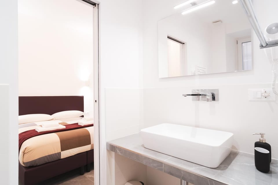 Bed, Bathroom