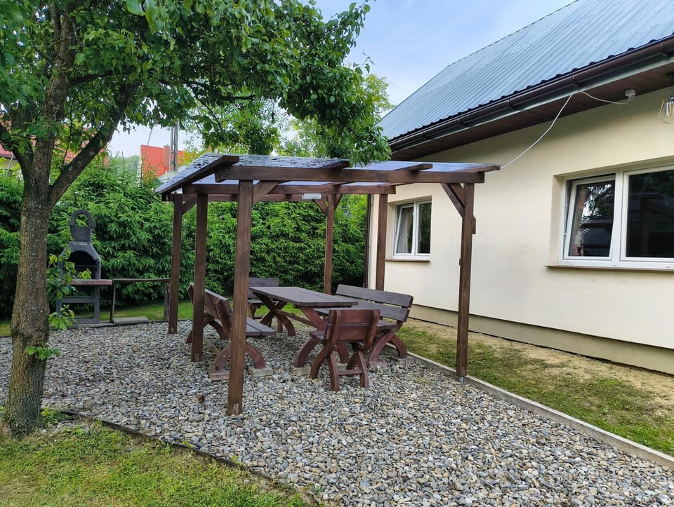Property building, BBQ facilities, Evening entertainment