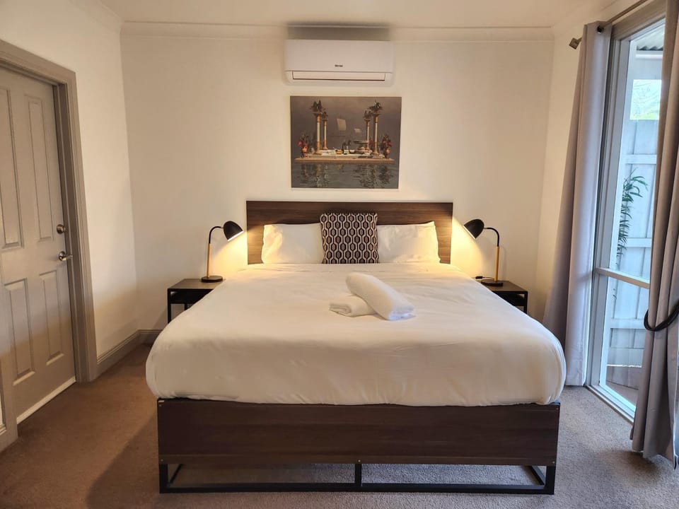 Bed, Photo of the whole room, Bedroom, towels, air conditioner