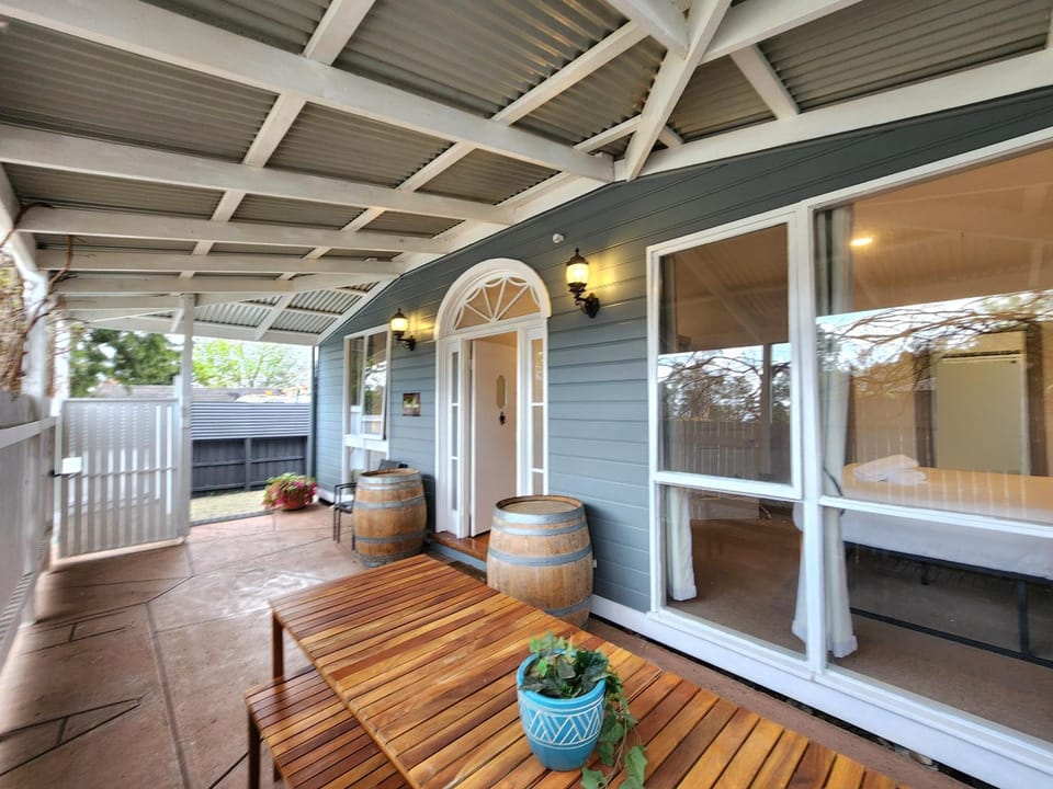Patio, Facade/entrance, Day, Balcony/Terrace