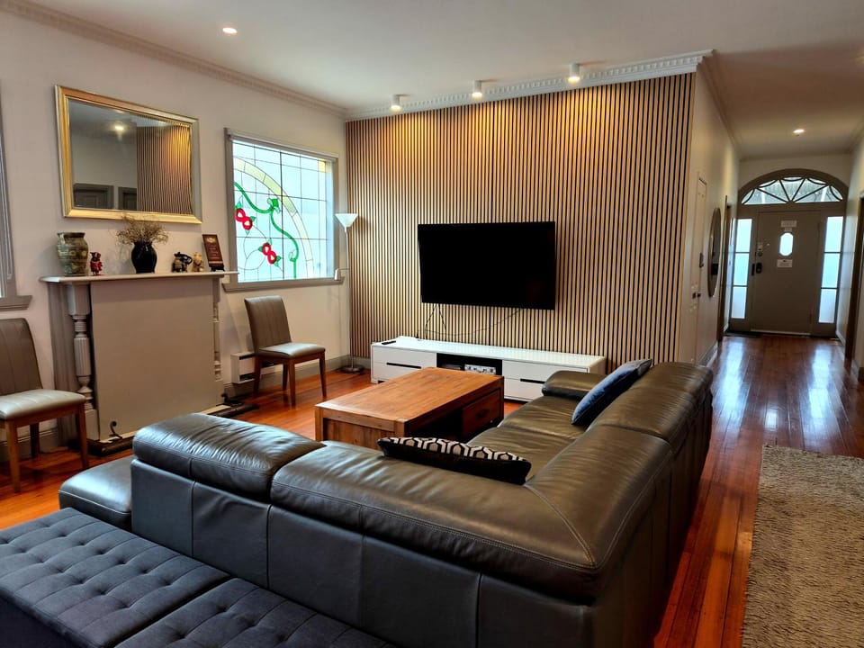 TV and multimedia, Seating area