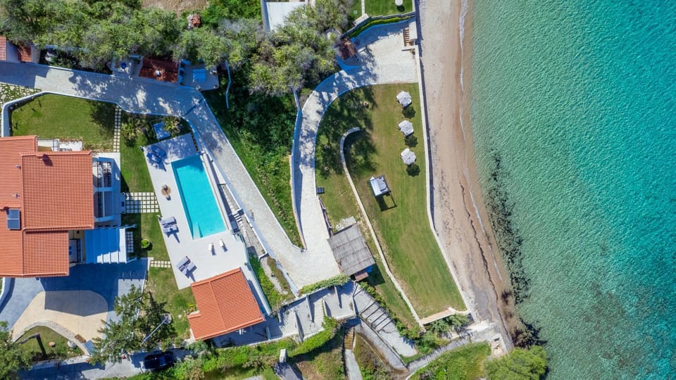 Bird's eye view, Pool view