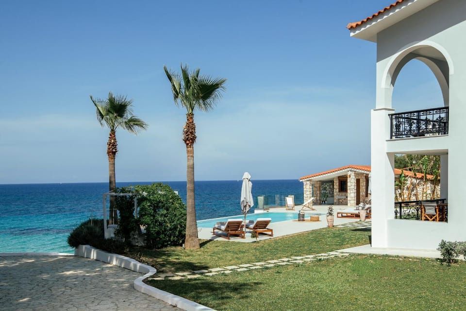 Property building, Day, Pool view, Sea view, Swimming pool, sunbed