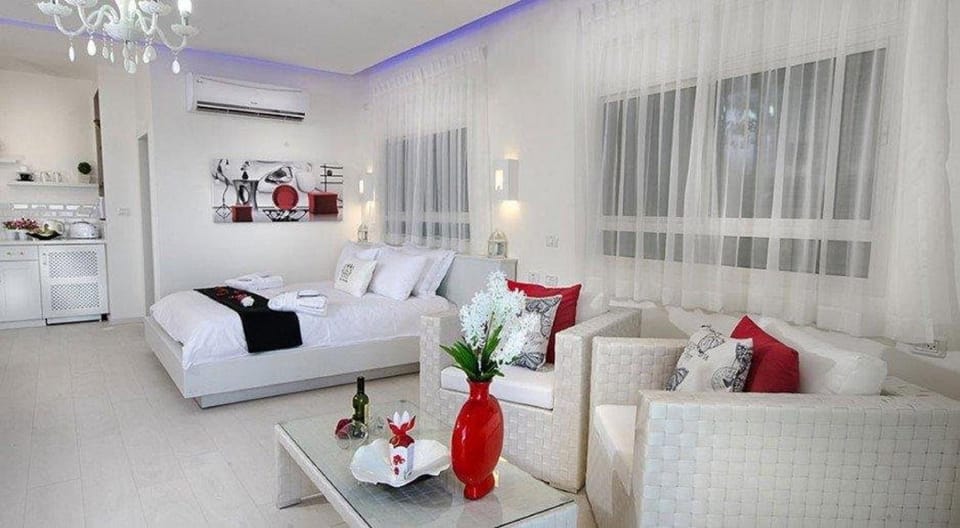 Bed, Kitchen or kitchenette, Photo of the whole room