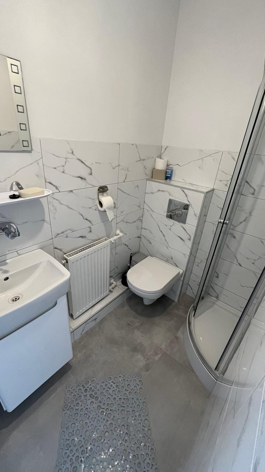 Shower, Toilet, Bathroom
