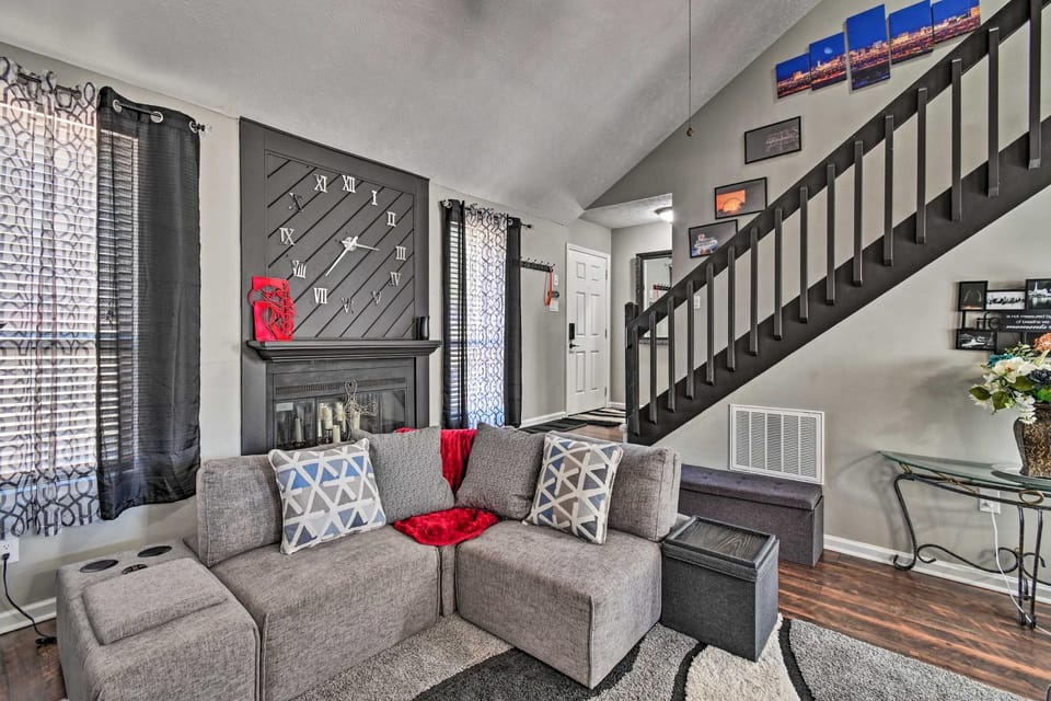 Updated Fayetville Townhome-Away-From-Home w/ Yard House in Fayetteville