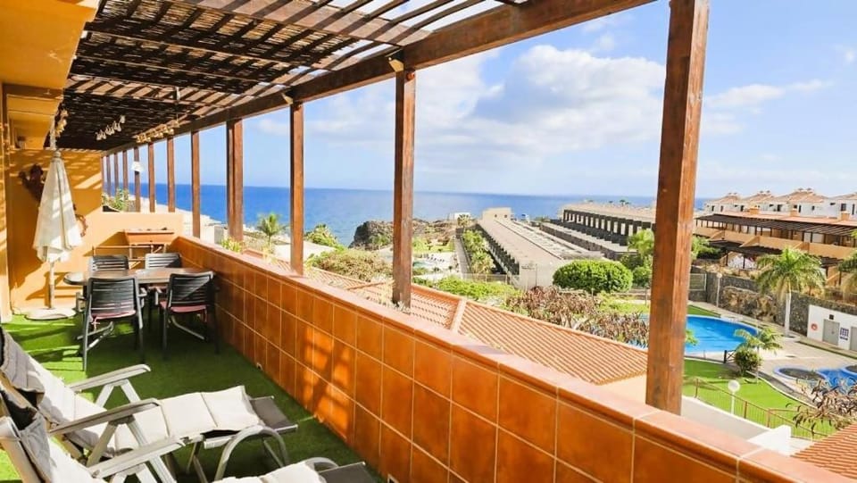 View (from property/room), Pool view, Sea view, Swimming pool, sunbed