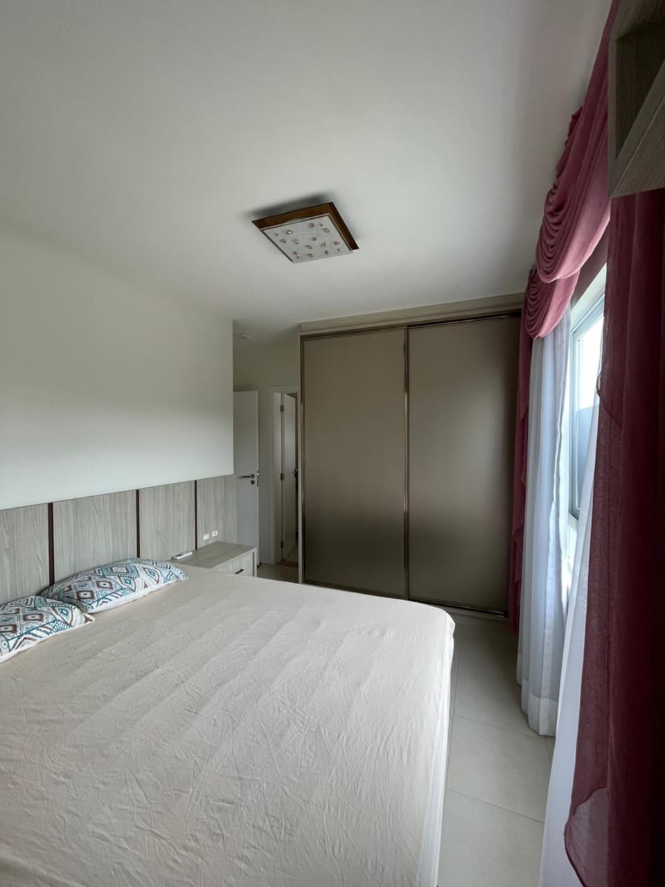 Bed, Photo of the whole room, wardrobe