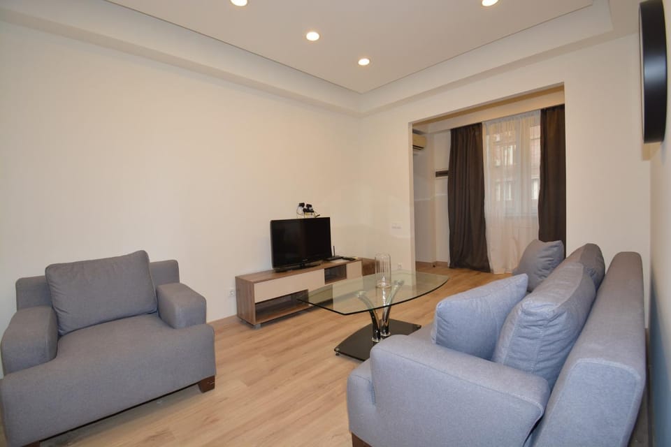 Northern Avenue, 2 bedrooms New Euro Renovated, Modern apartment PU383 Apartment in Yerevan