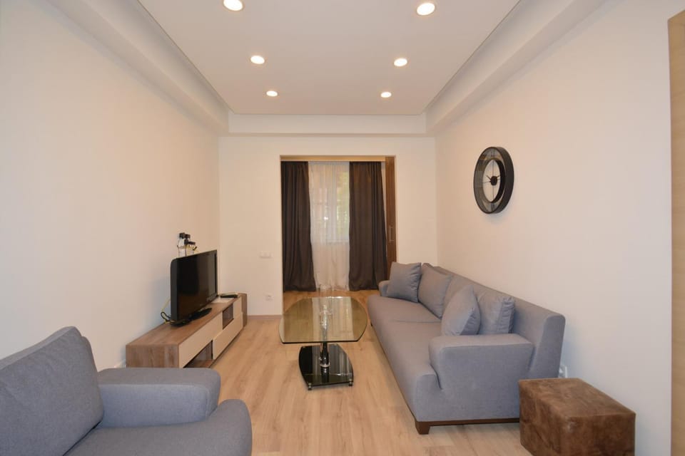 Northern Avenue, 2 bedrooms New Euro Renovated, Modern apartment PU383 Apartment in Yerevan