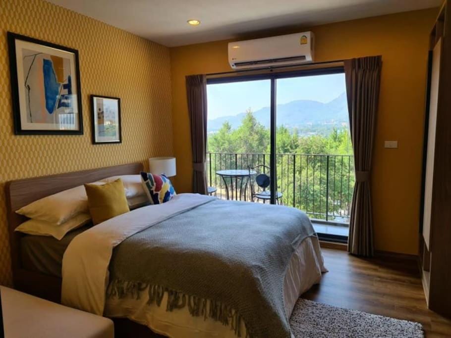 Photo of the whole room, Bedroom, City view, Mountain view