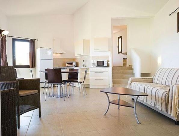 Living room, Seating area, Dining area, minibar