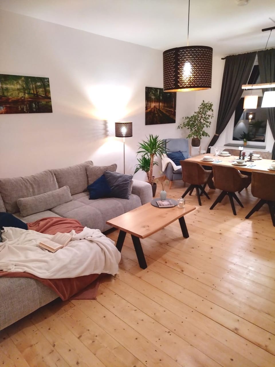 Living room, Seating area, Dining area
