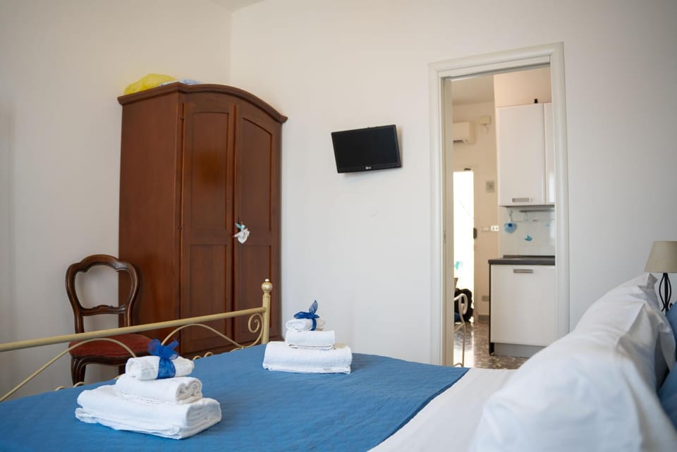 Bed, TV and multimedia, Bedroom, towels, wardrobe