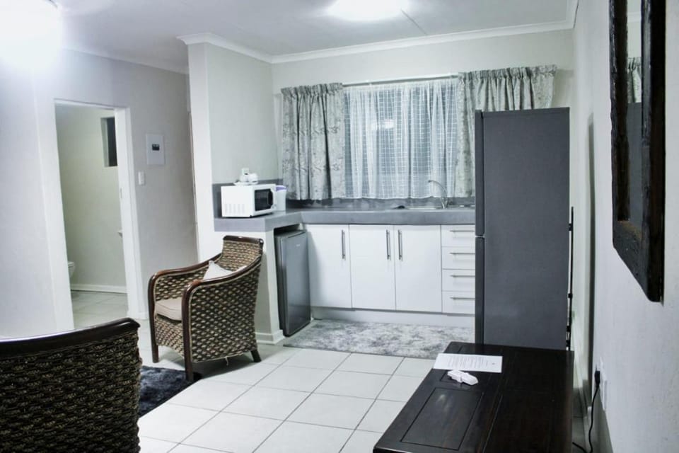 Kitchen or kitchenette, Communal kitchen