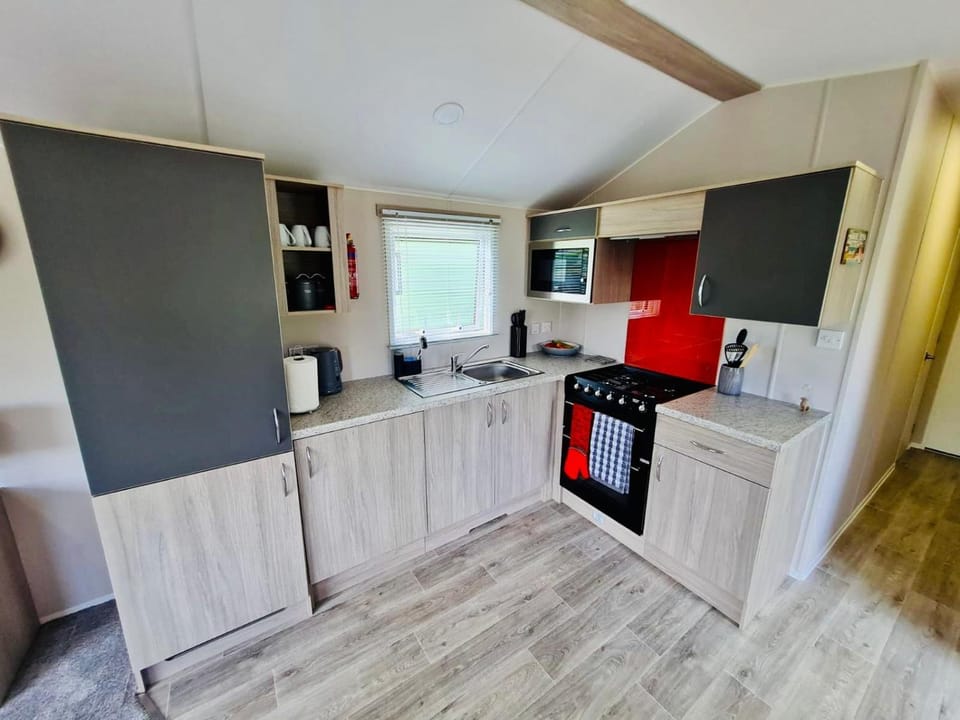 Coffee/tea facilities, minibar, pet friendly, stove, toaster, kitchen