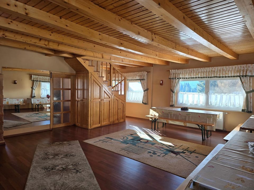 Antal Villa - 5mins to ski slope & 1min to skating Villa in Romania