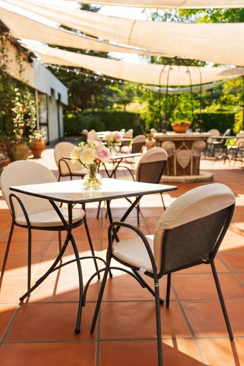 Property building, Patio, Day, Garden, Garden view, Breakfast, Dinner
