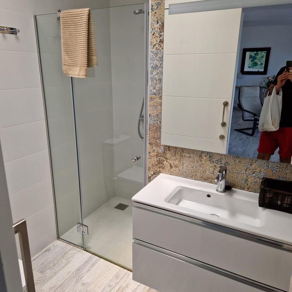Shower, Bathroom, towels