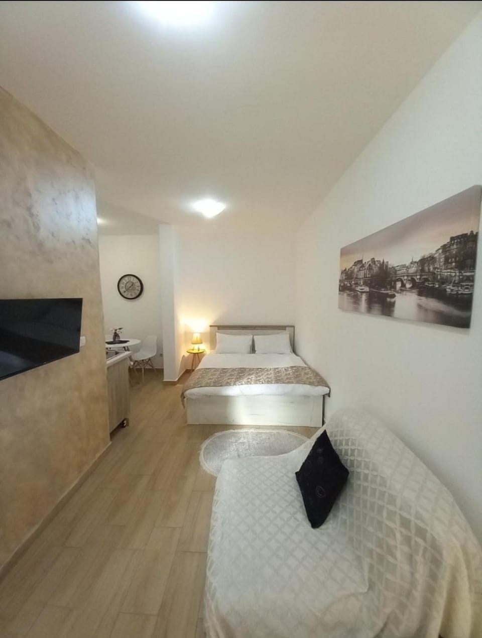 Bed, Seating area, Bedroom