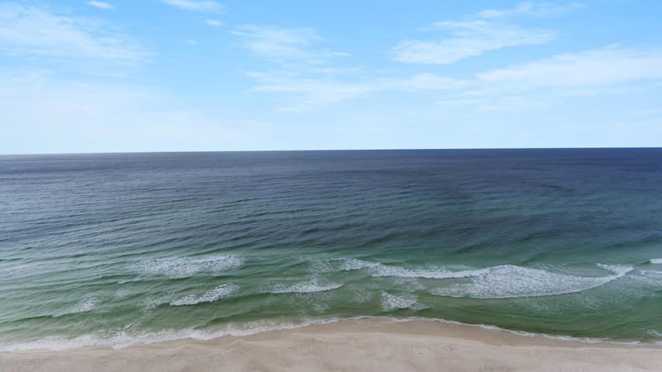 Majestic 1-1606! Gulf front 1bedroom, Pool,Hot Tubs,Tennis House in Long Beach